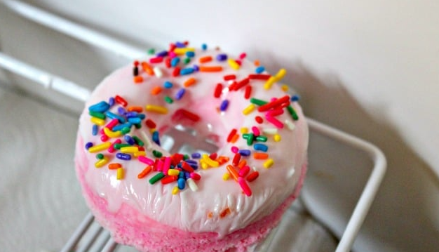 Wie man Donut Bad Bomben macht